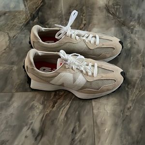 New Balance 327